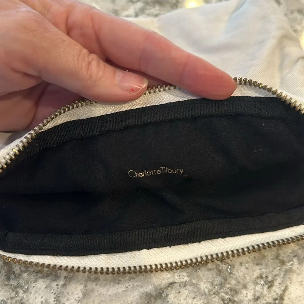 💄 Charlotte Tilbury Lip Print Makeup Bag – White Canvas Cosmetic Pouch